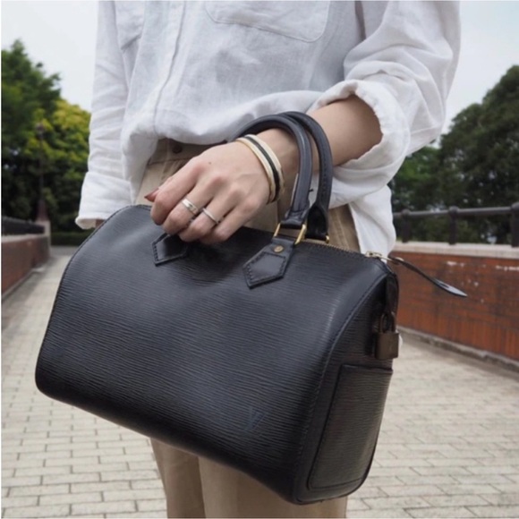 Authentic Louis Vuitton Epi black leather Speedy 25 bag - Picture 1 of 15